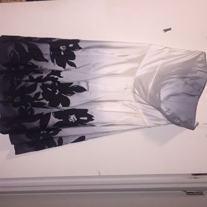 Strapless flow dress